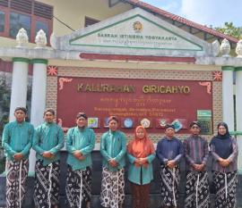 Kamis Pon-an, Kalurahan Giricahyo Kenakan Pakaian Jawa Jangkep